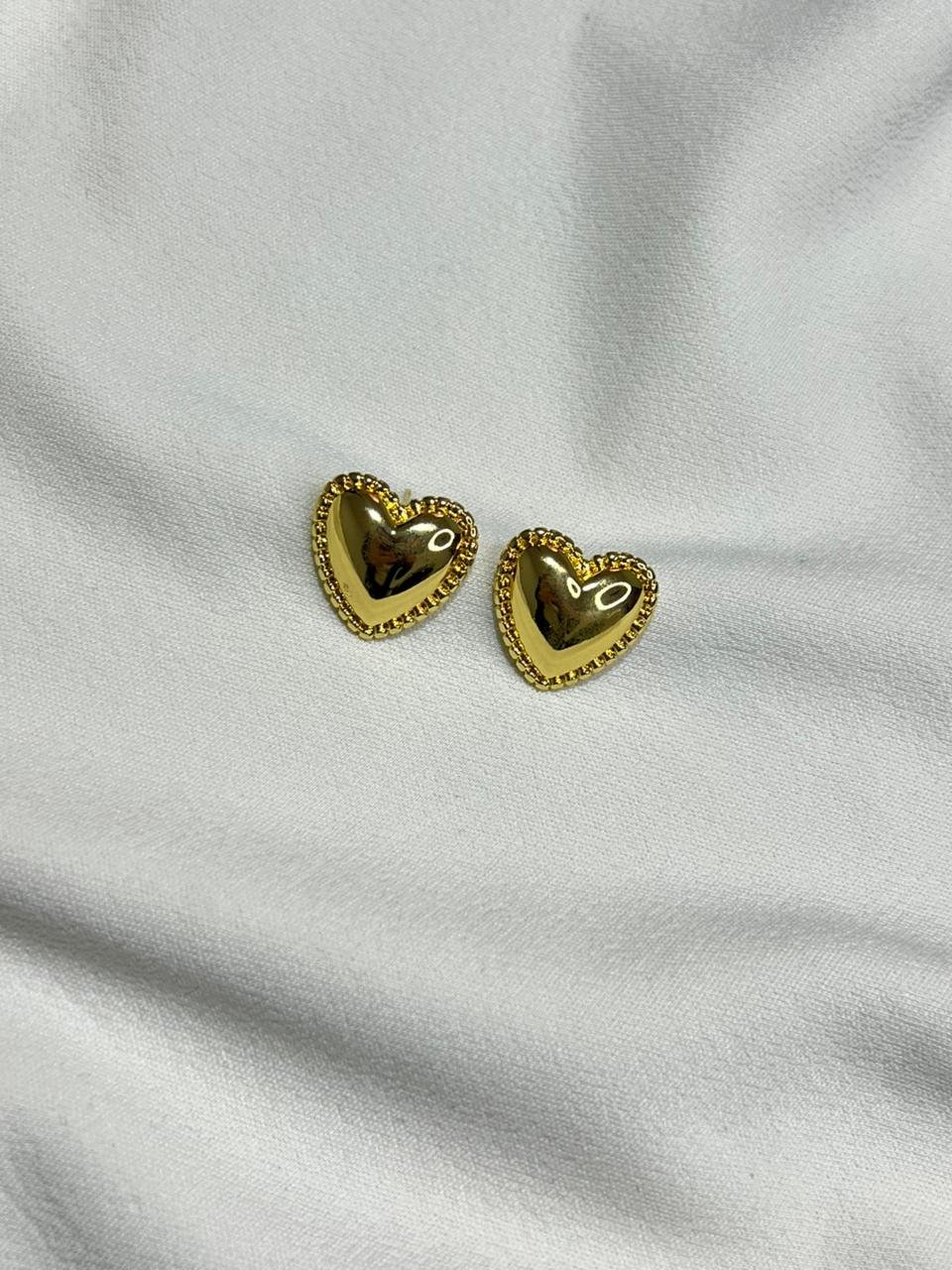 Aretes corazón dorado mini