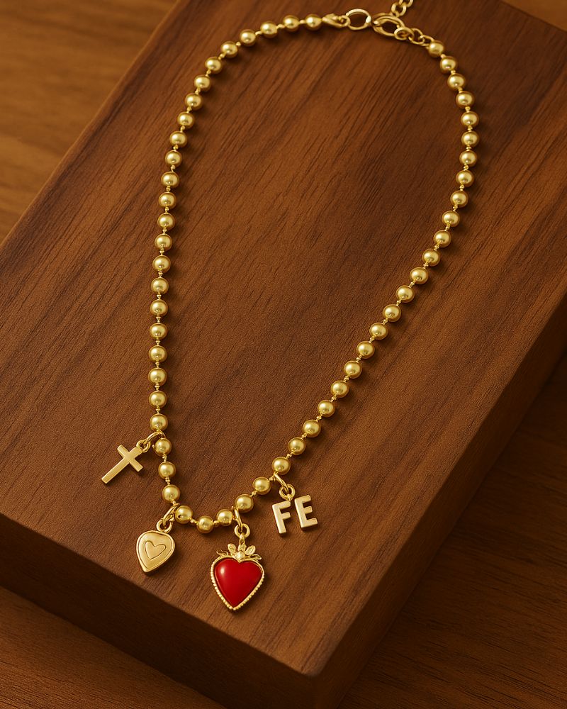 Collar Dorado con Dijes